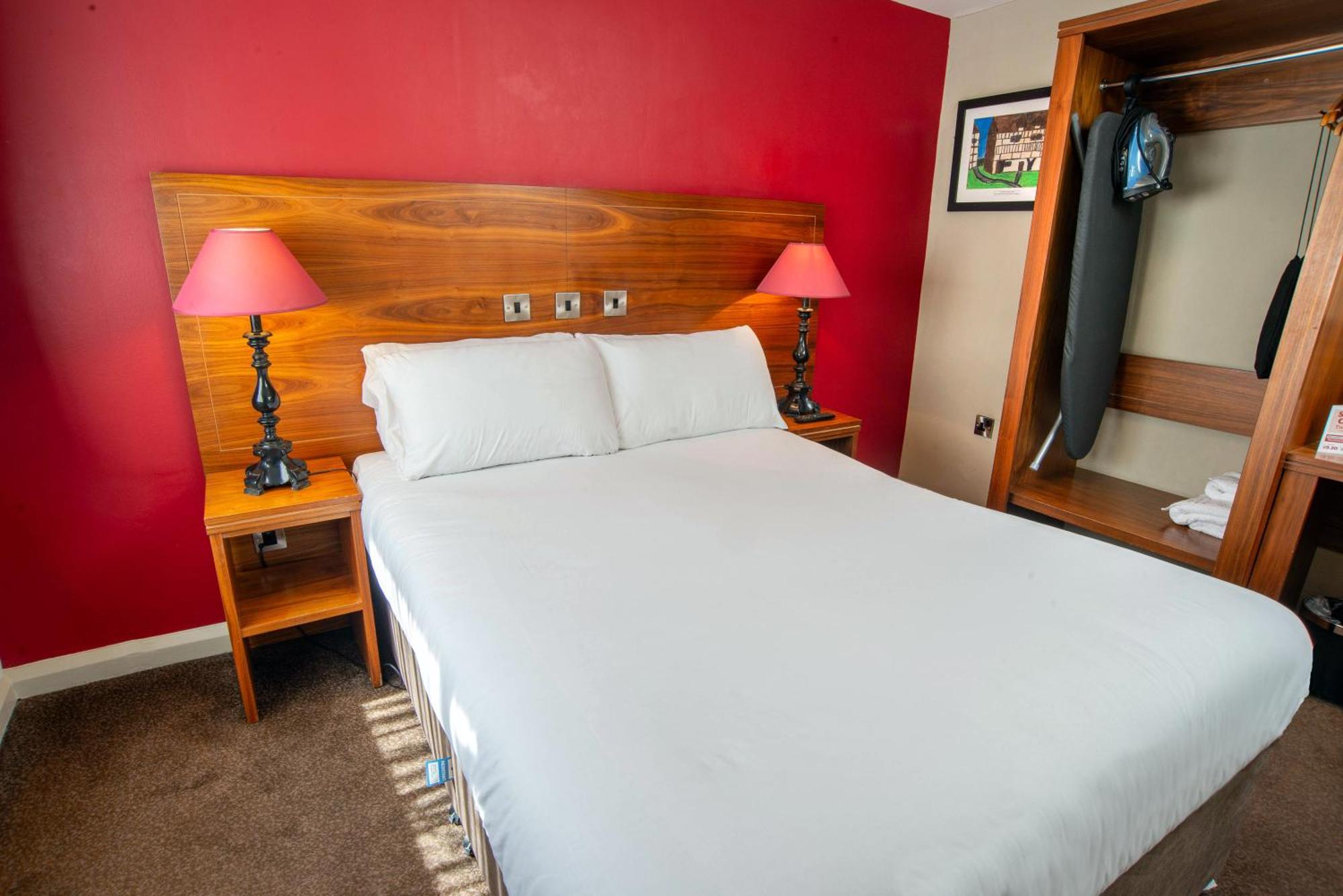 The Shrewsbury Hotel Wetherspoon 외부 사진