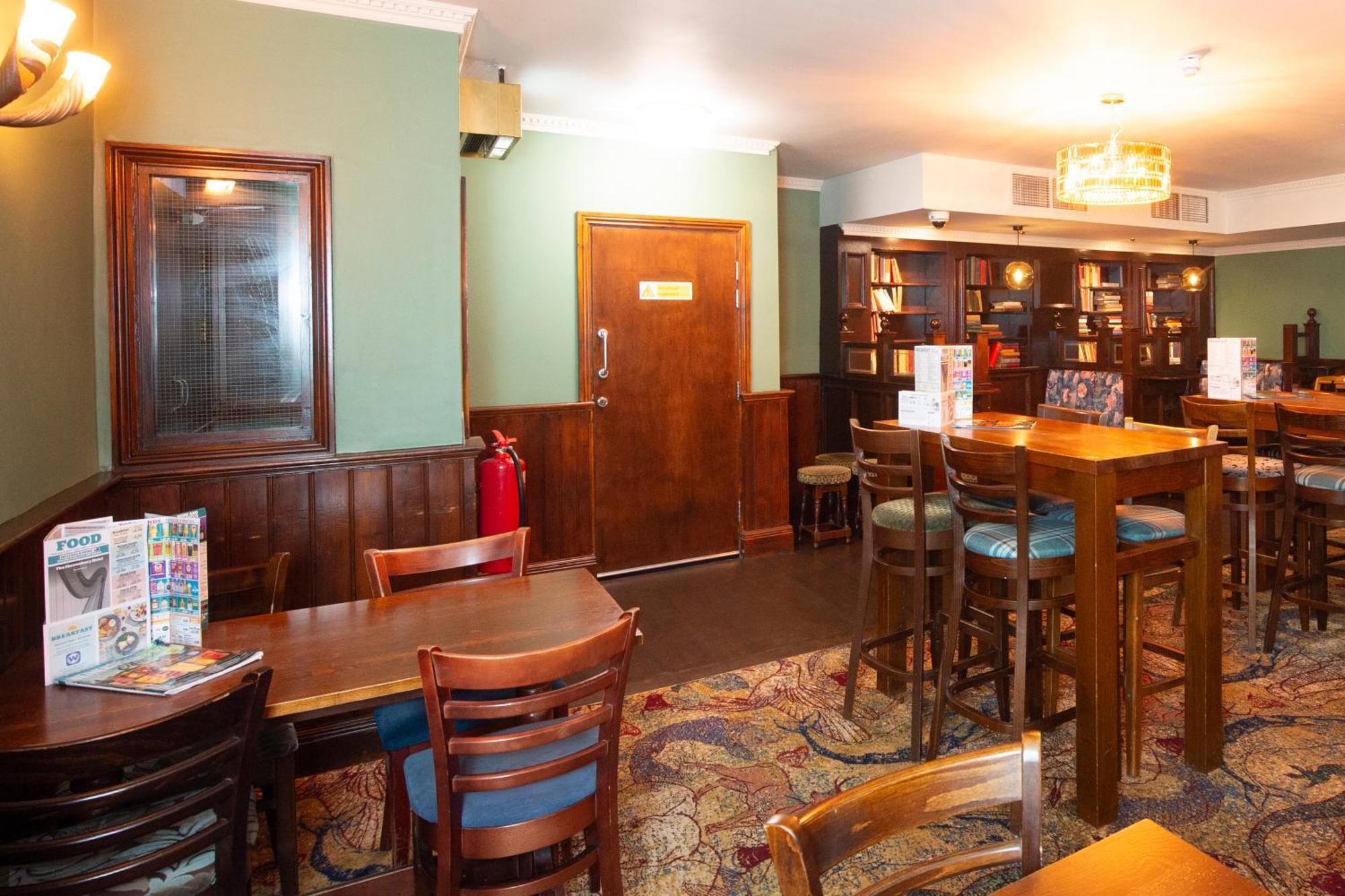 The Shrewsbury Hotel Wetherspoon 외부 사진