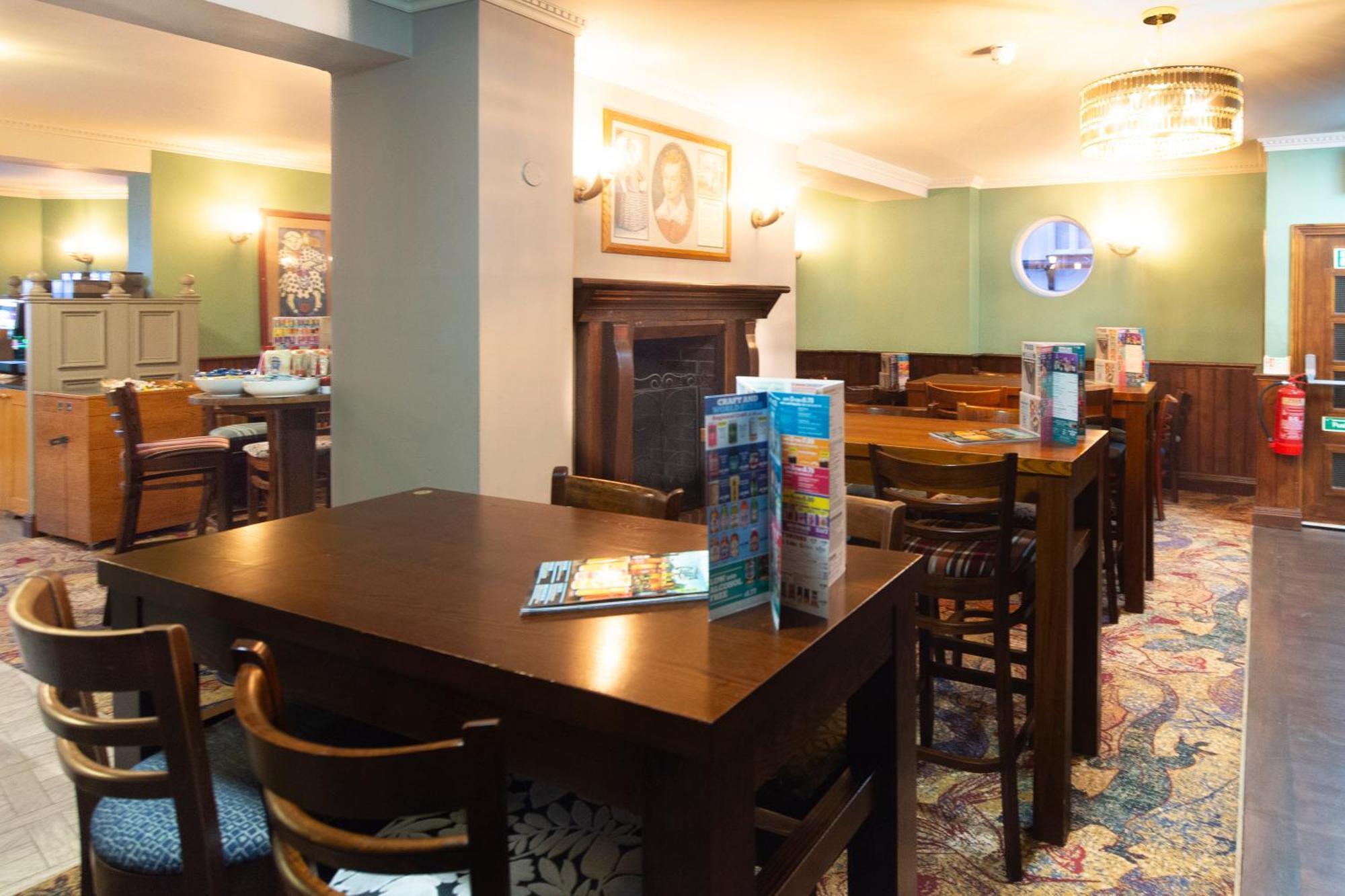 The Shrewsbury Hotel Wetherspoon 외부 사진