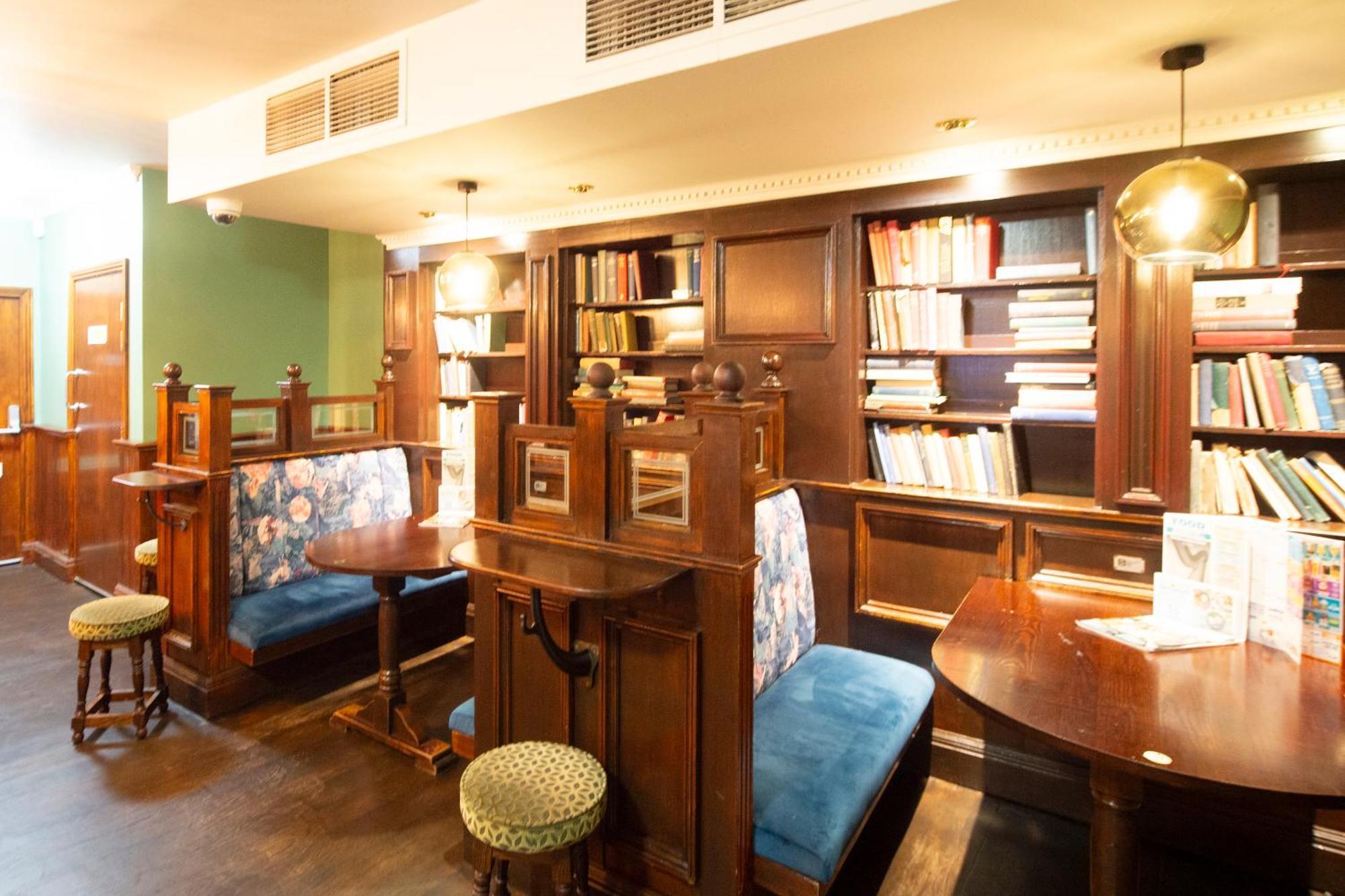 The Shrewsbury Hotel Wetherspoon 외부 사진